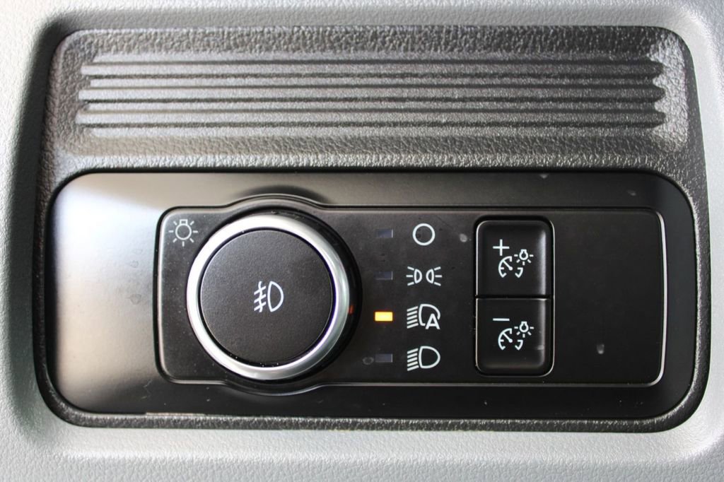 Used 2023 Ford F550 4x4 Regular Cab Super Duty image 23