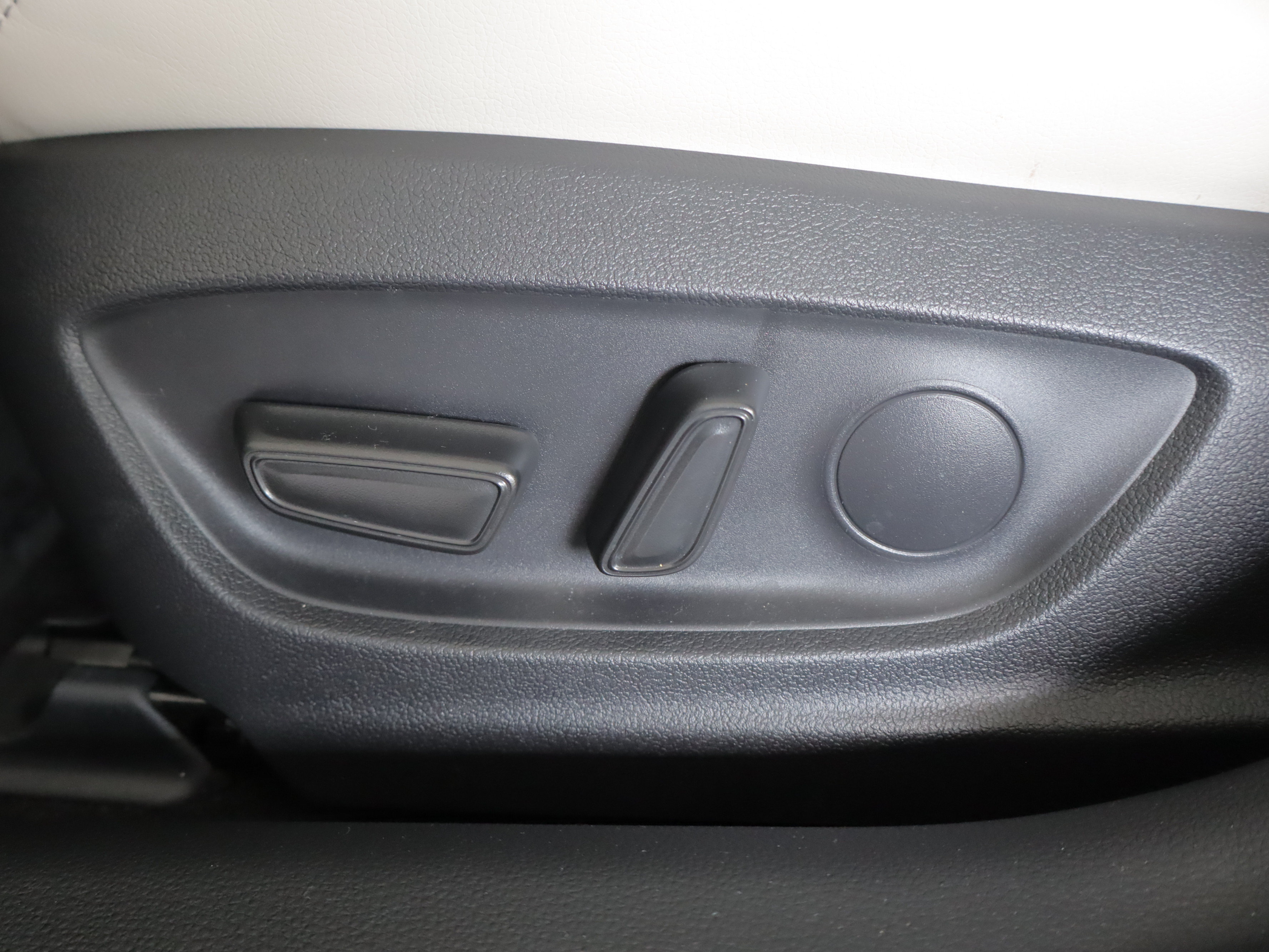 Used 2025 Toyota Corolla XLE FWD image 13