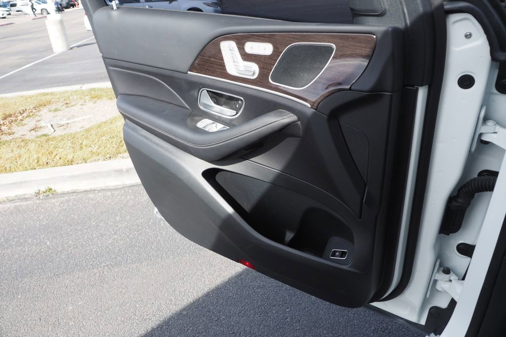 Used 2025 Mercedes-Benz GLE 350 4MATIC w/ AMG Line Exterior image 14