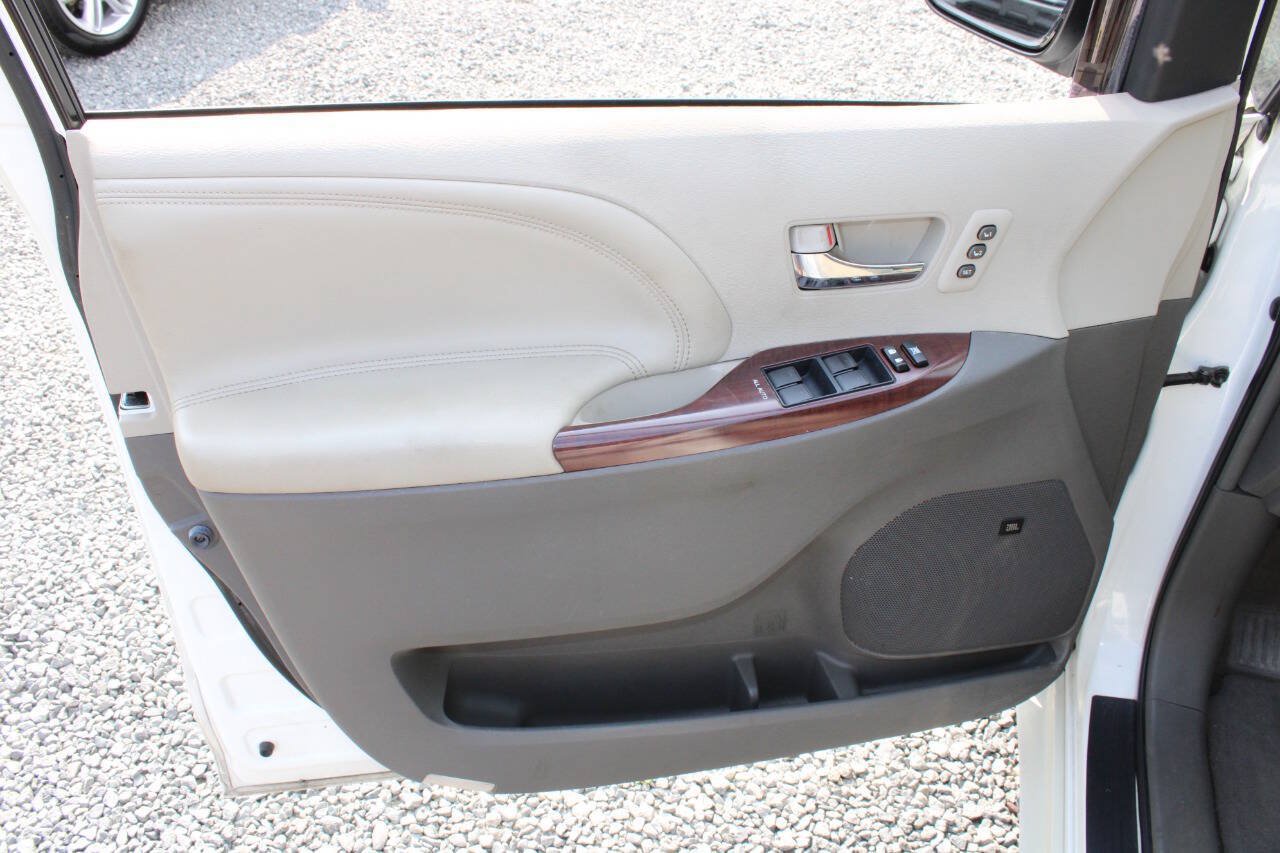 Used 2013 Toyota Sienna Limited w/ Premium Pkg FWD image 27
