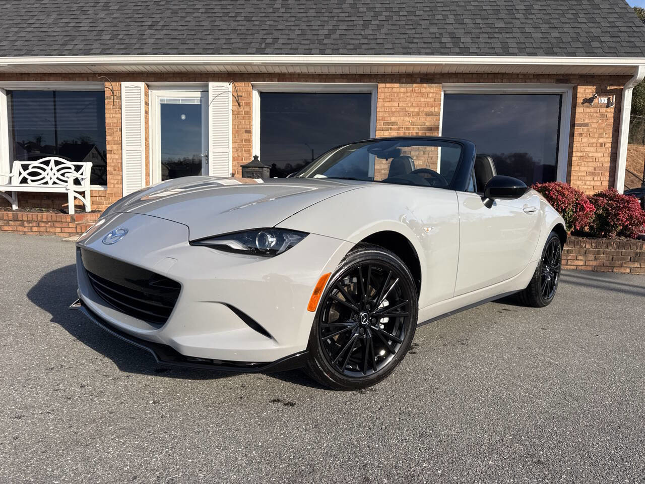 Used 2024 MAZDA MX-5 Miata Club image 2