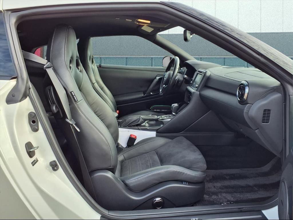 Certified 2021 Nissan GT-R Premium image 17