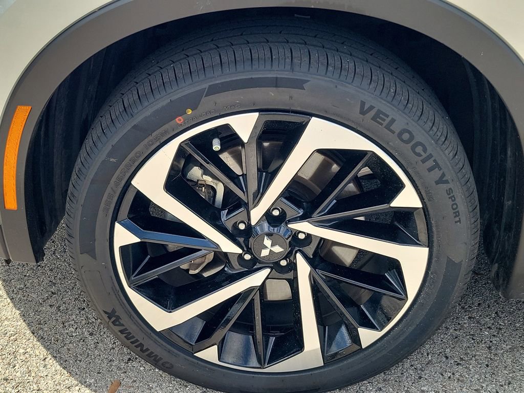 Used 2023 Mitsubishi Outlander SE image 11