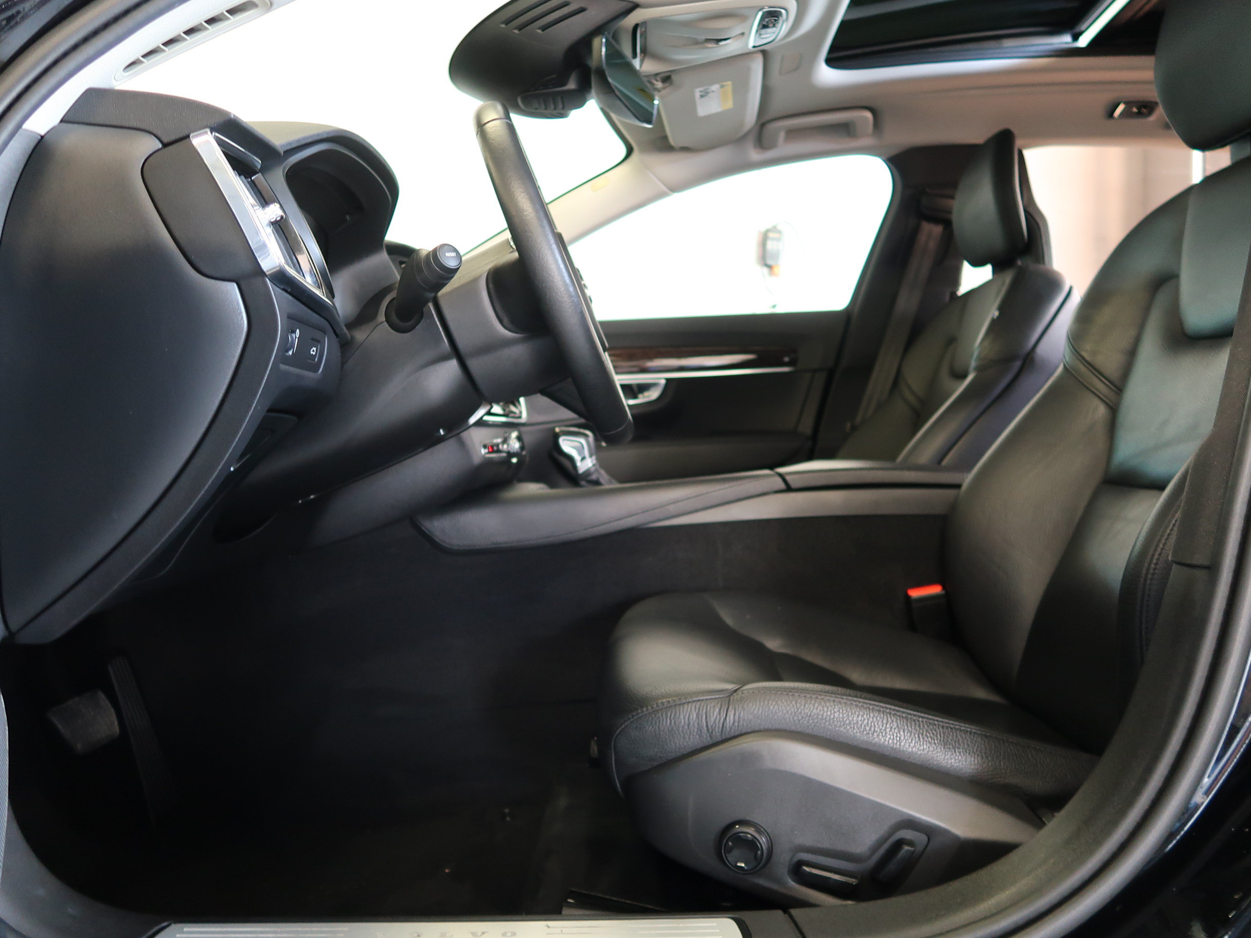 Used 2018 Volvo S90 T6 Momentum AWD/4WD image 28