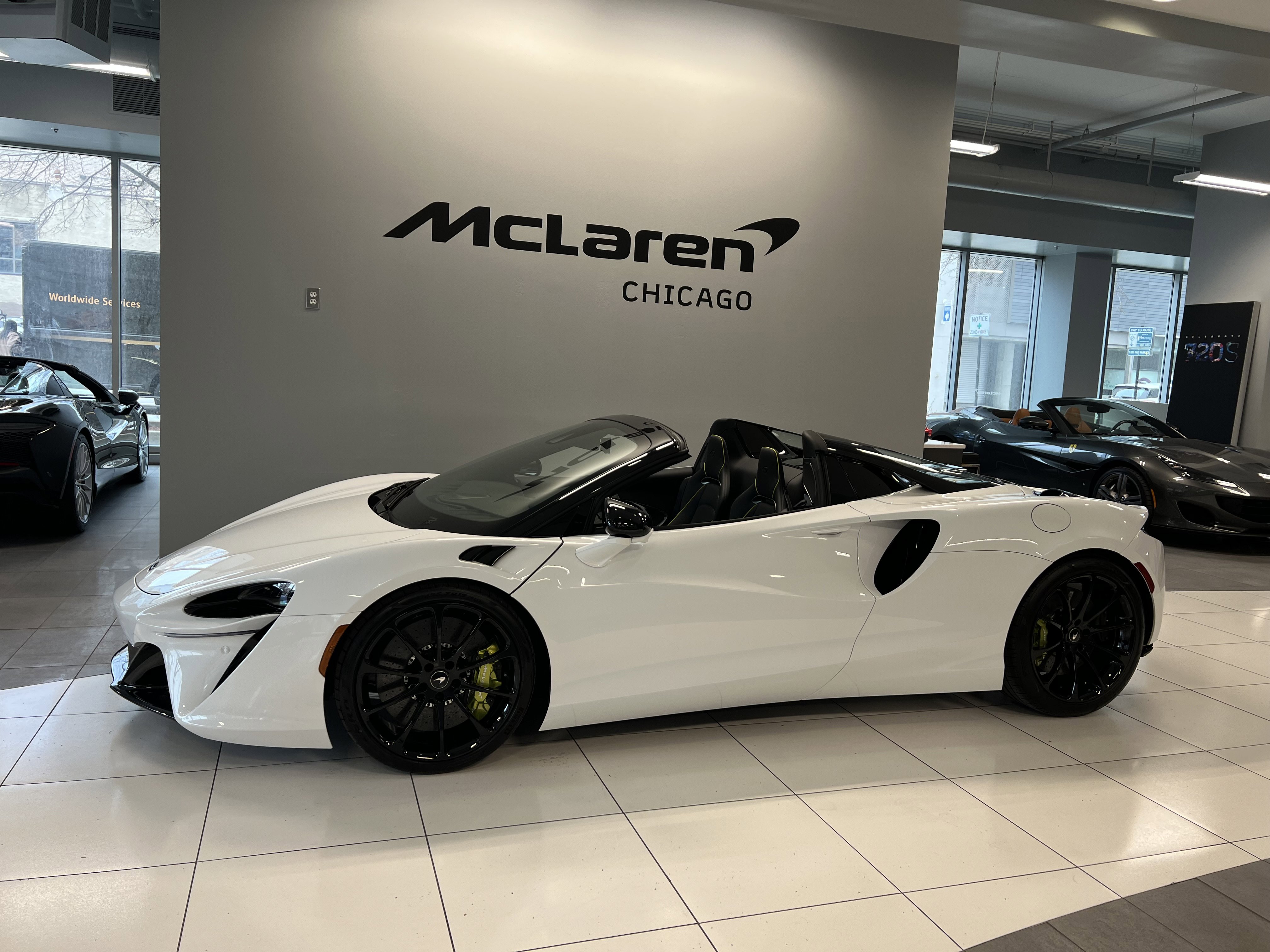 Used 2025 McLaren Artura Spider RWD image 6
