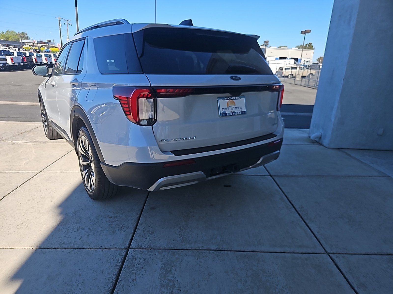 Used 2025 Ford Explorer Platinum w/ LUX Leather Package AWD/4WD image 4