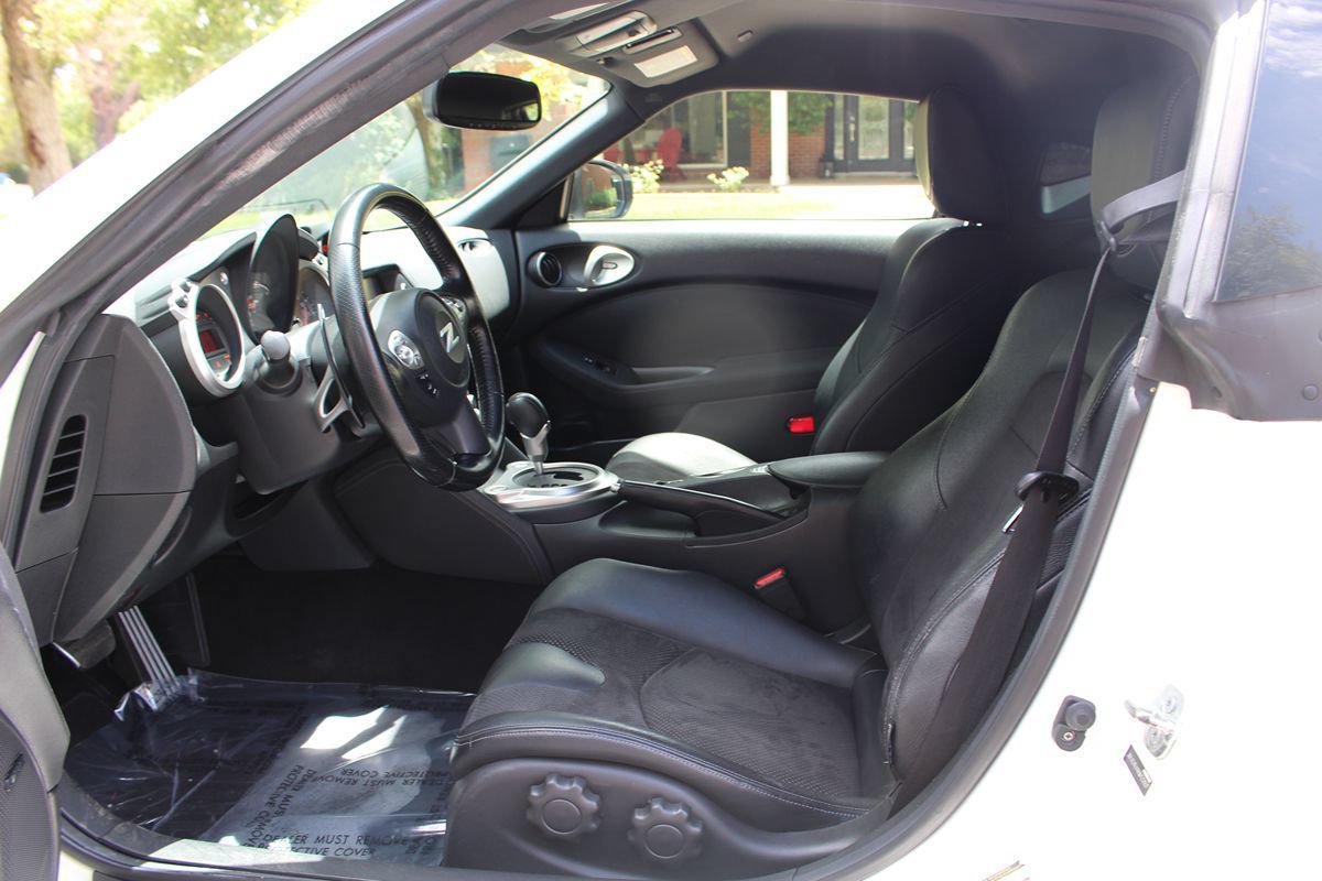 Used 2019 Nissan 370Z Touring Sport RWD image 7