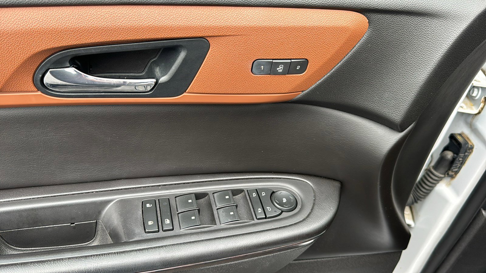 Used 2016 Chevrolet Traverse LTZ FWD image 12