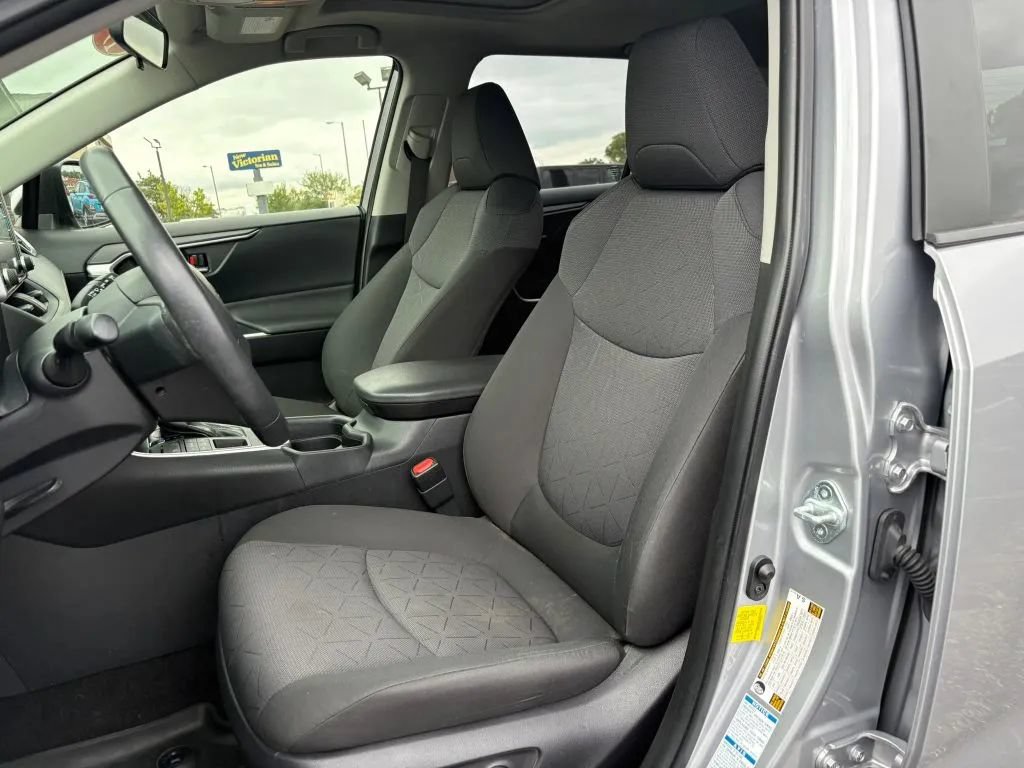 Used 2019 Toyota RAV4 XLE w/ Convenience Package AWD/4WD image 21