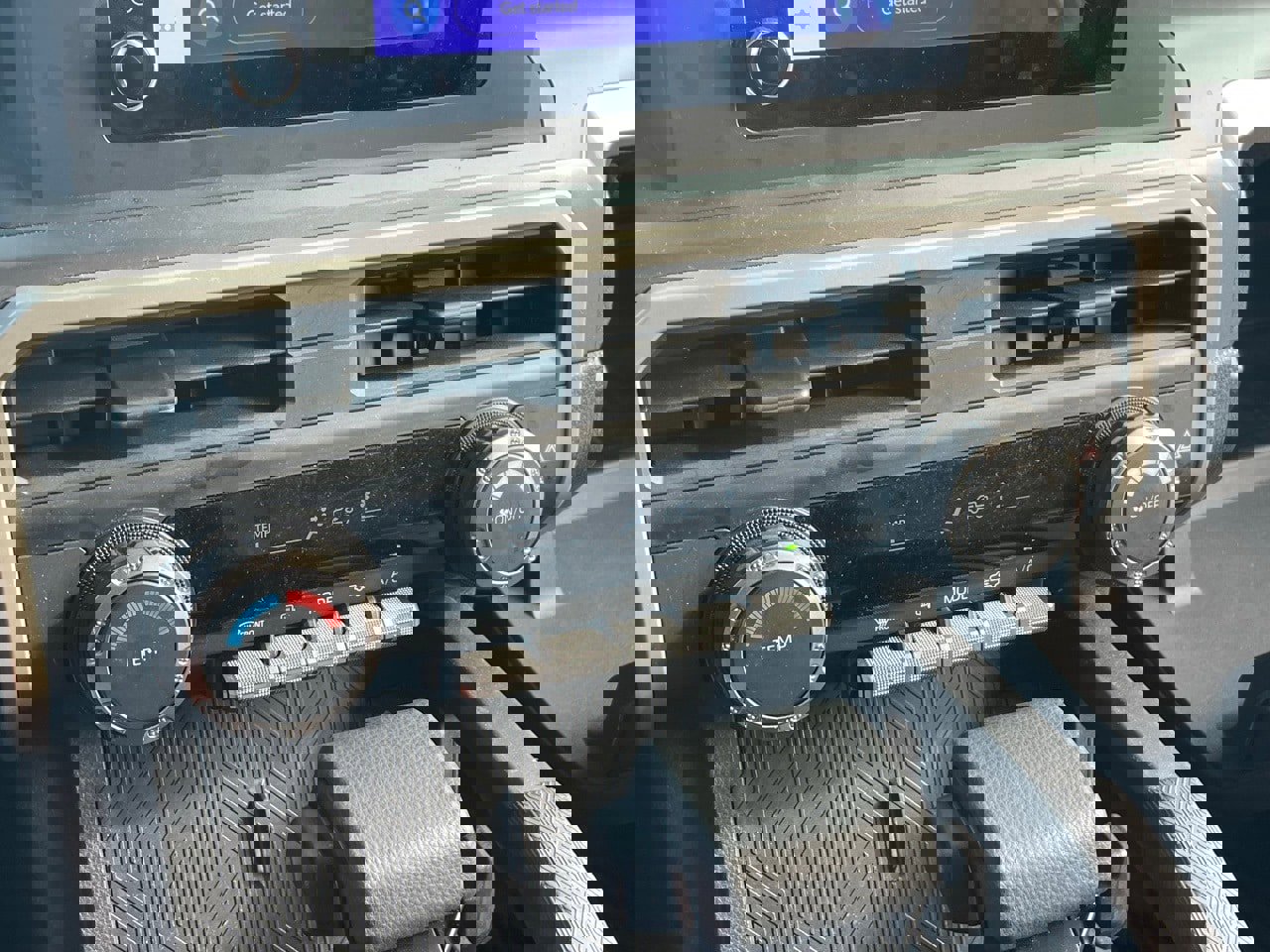 Used 2025 Toyota Tacoma SR5 image 6