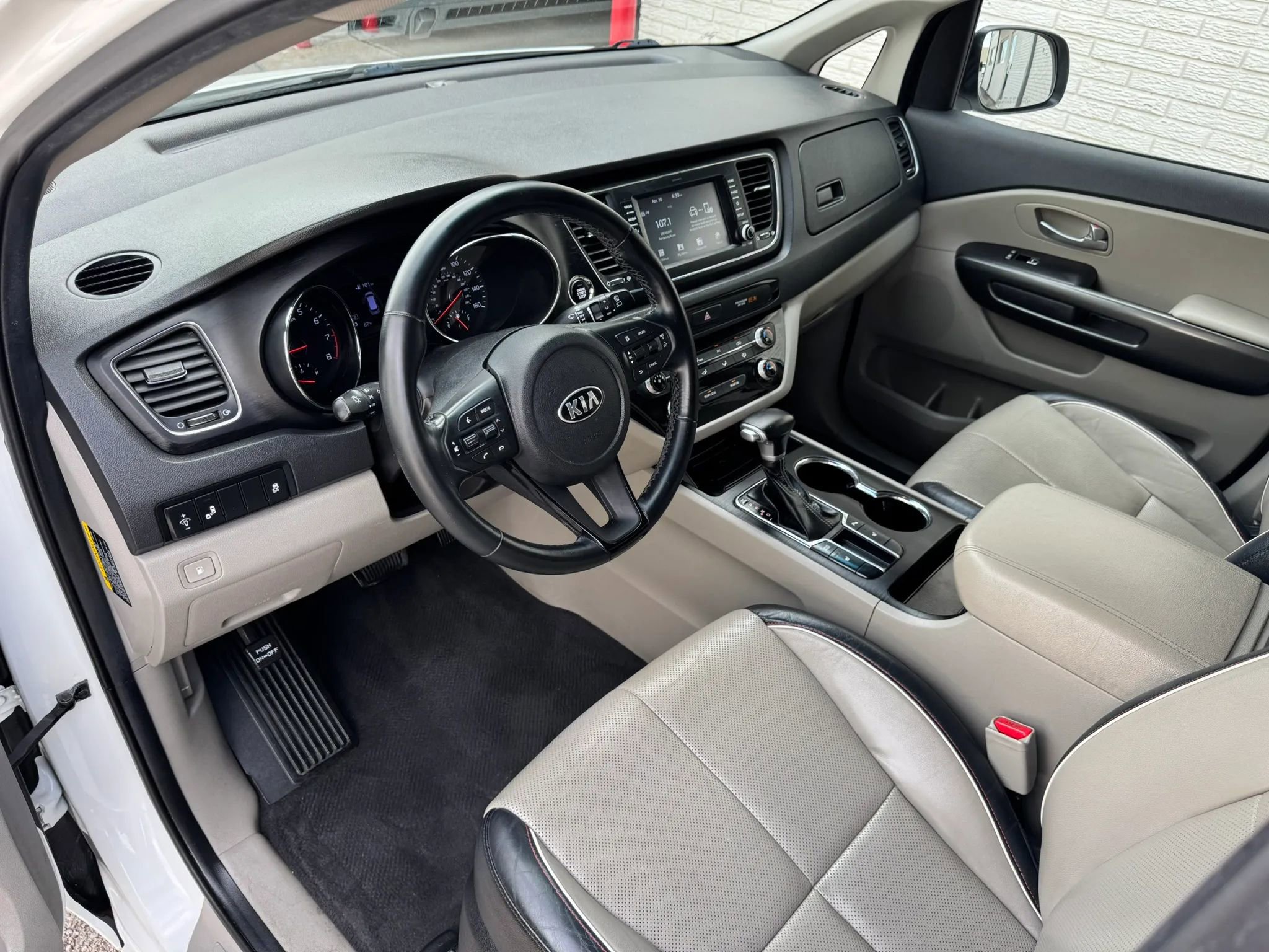 Used 2020 Kia Sedona EX FWD image 12