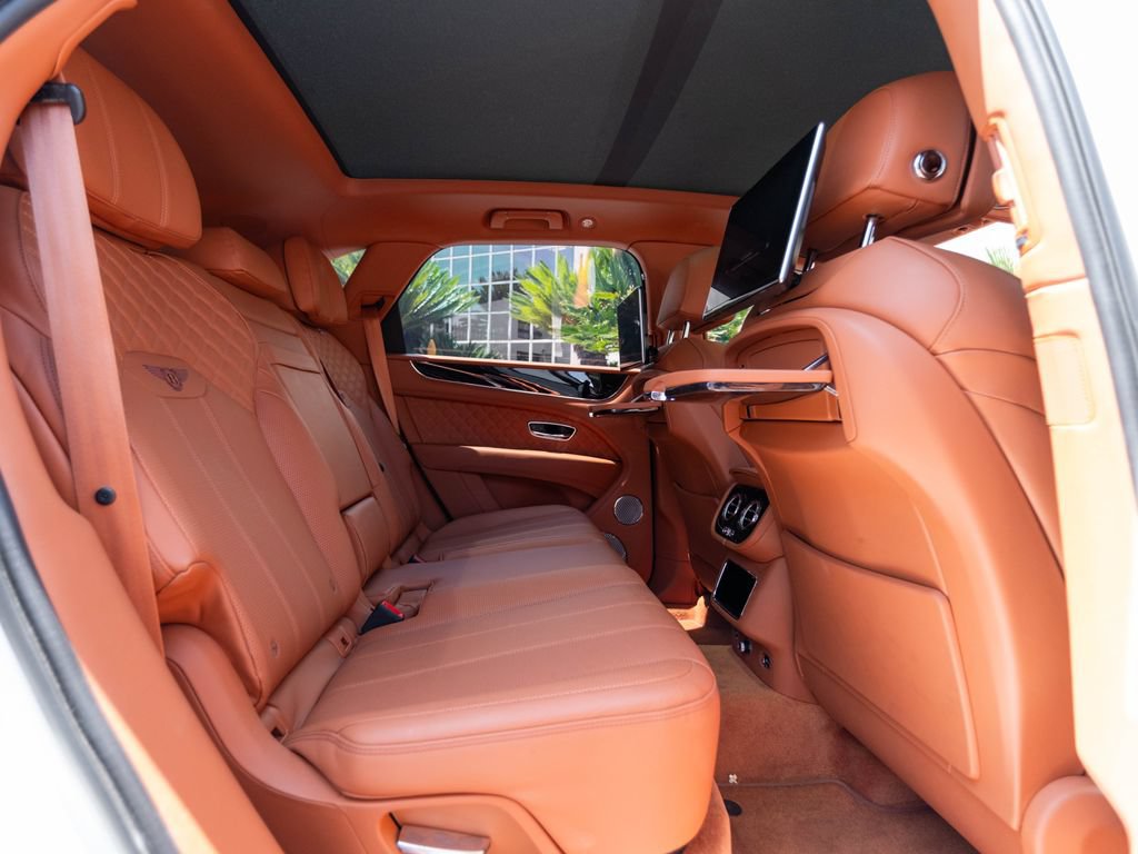 Used 2022 Bentley Bentayga AWD/4WD image 23