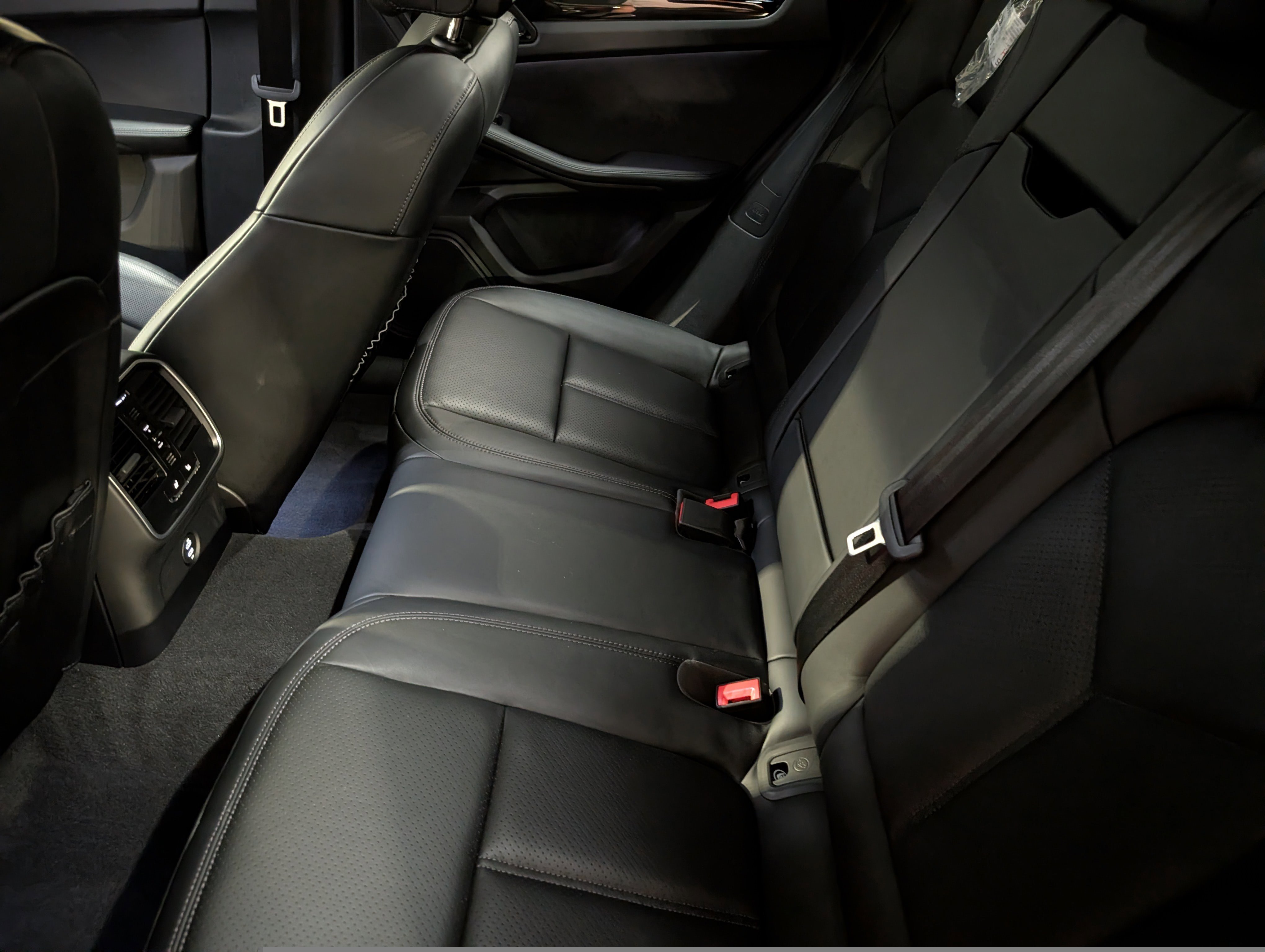 Certified 2025 Porsche Macan image 25