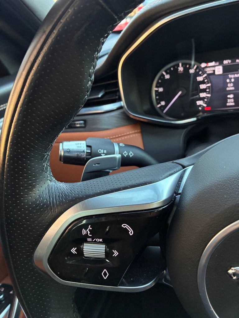 Used 2022 Jaguar XF R-Dynamic SE AWD/4WD image 31