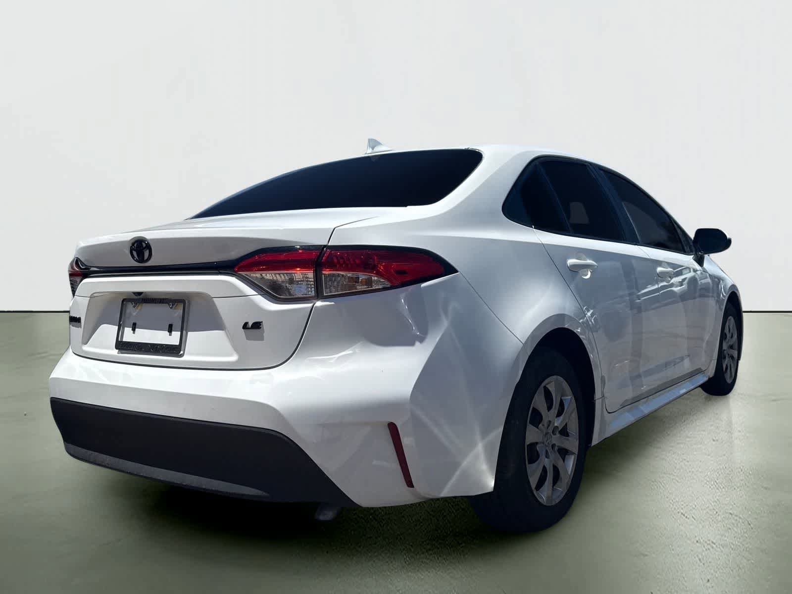 Used 2025 Toyota Corolla LE FWD image 5