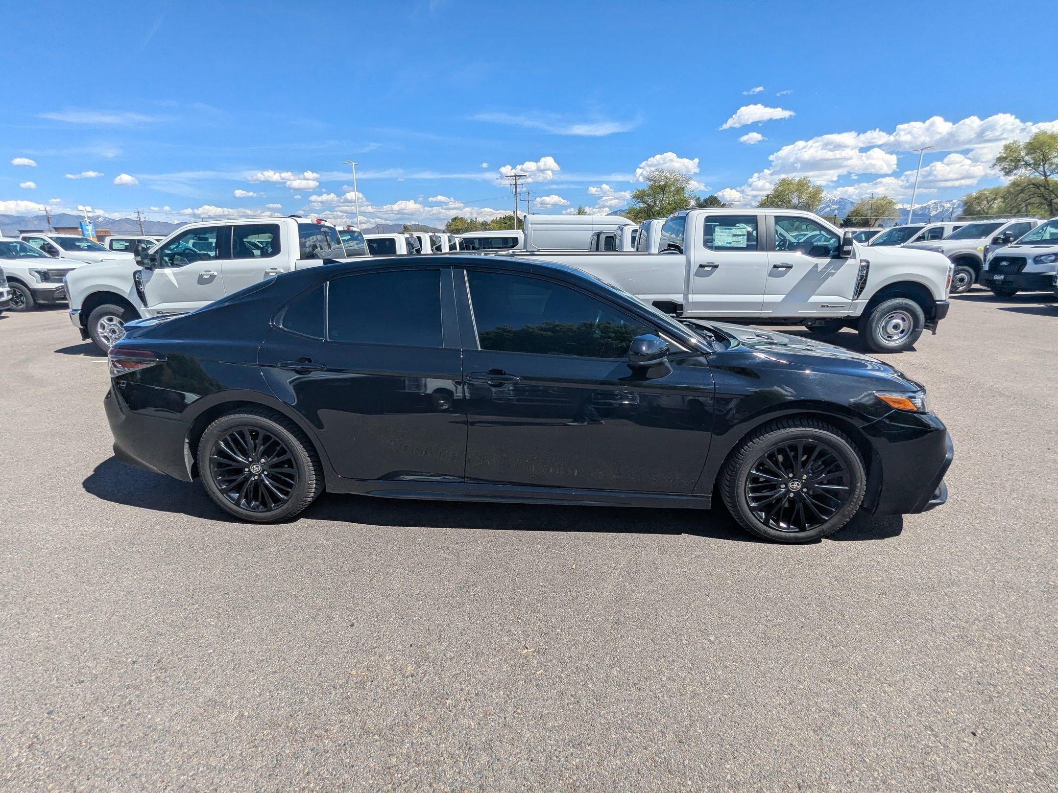 Used 2021 Toyota Camry SE image 2