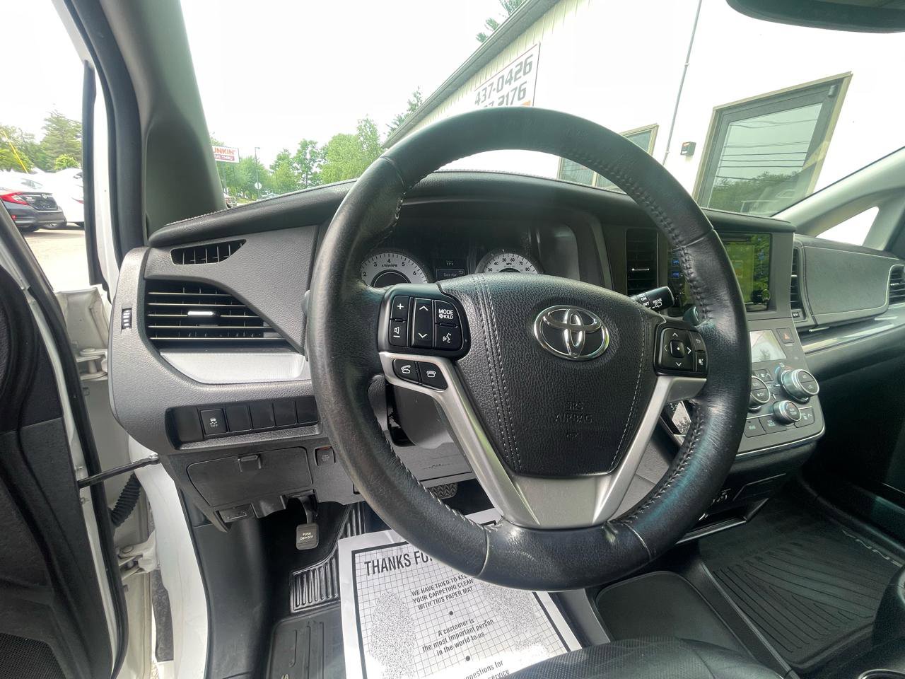 Used 2015 Toyota Sienna SE FWD image 14