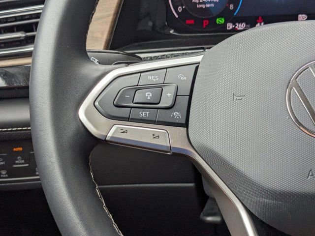 Used 2025 Volkswagen Atlas SE image 16