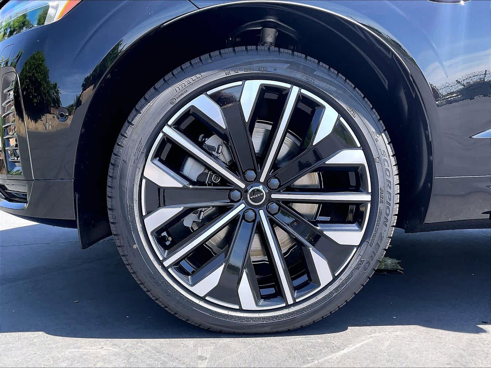 New 2026 Volvo XC60 T8 Ultra w/ Climate Package AWD/4WD image 13