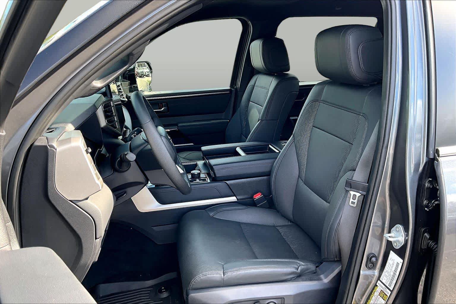 Used 2025 Toyota Tundra Limited AWD/4WD image 8