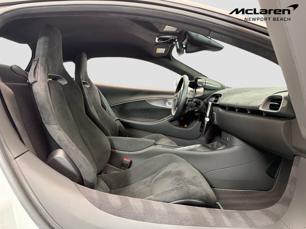 Used 2025 McLaren Artura RWD image 52