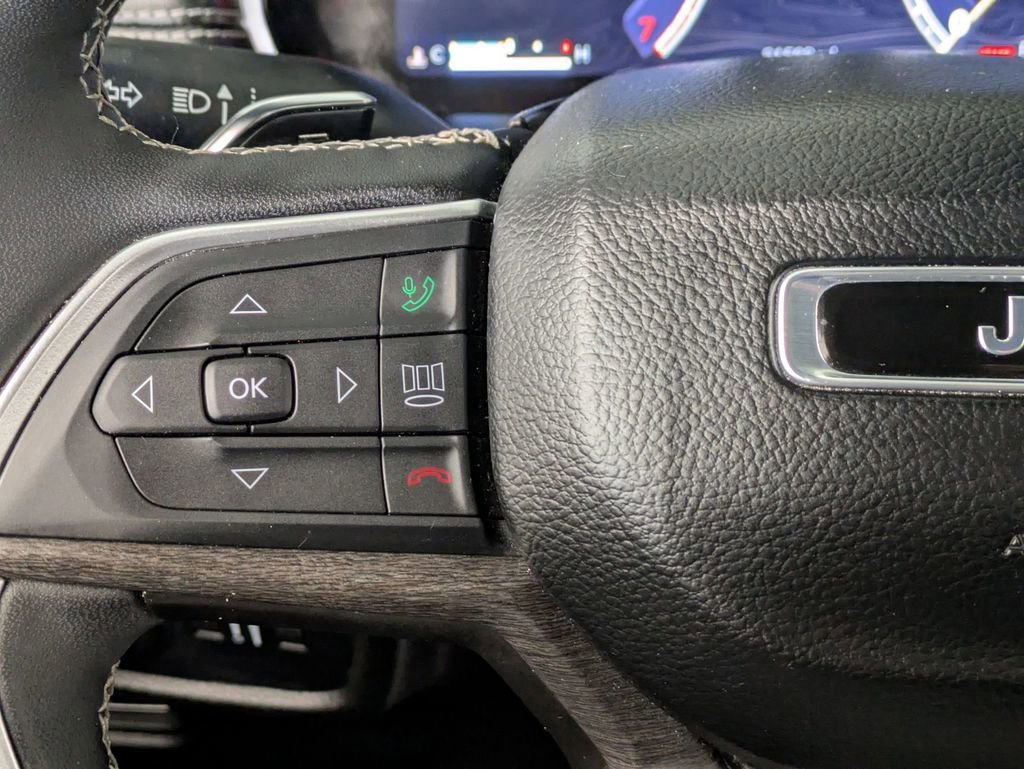 Used 2024 Jeep Grand Cherokee L Limited w/ Luxury Tech Group II image 20