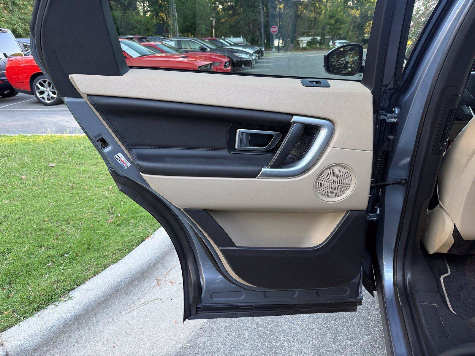 Used 2018 Land Rover Discovery Sport HSE AWD/4WD image 27