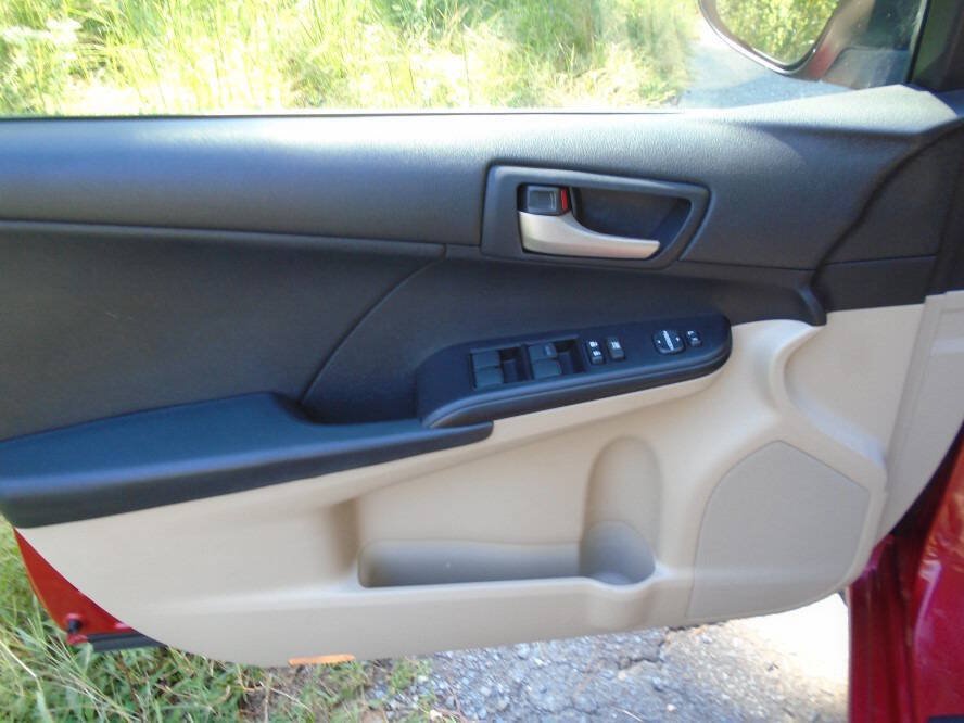 Used 2012 Toyota Camry LE FWD image 16