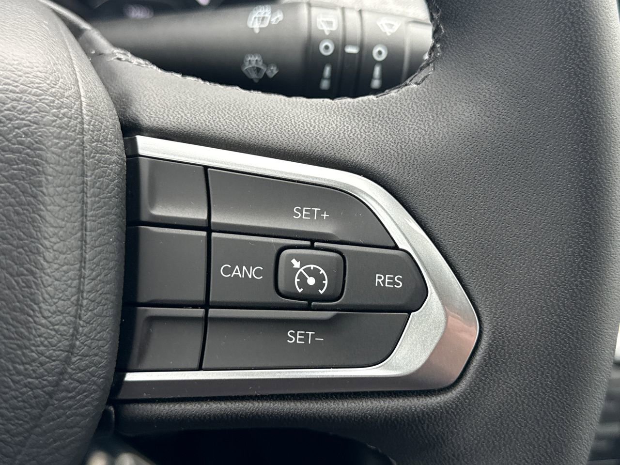 Used 2024 Jeep Compass Latitude w/ Sun and Sound Group image 28