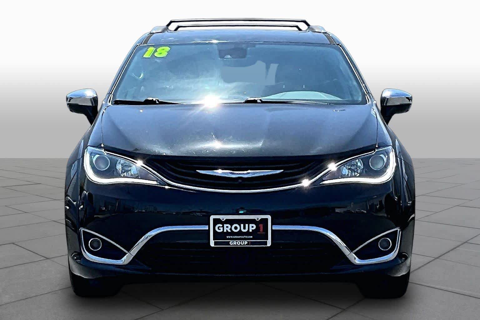 Used 2018 Chrysler Pacifica Limited w/ Advanced Safetytec Group FWD image 3