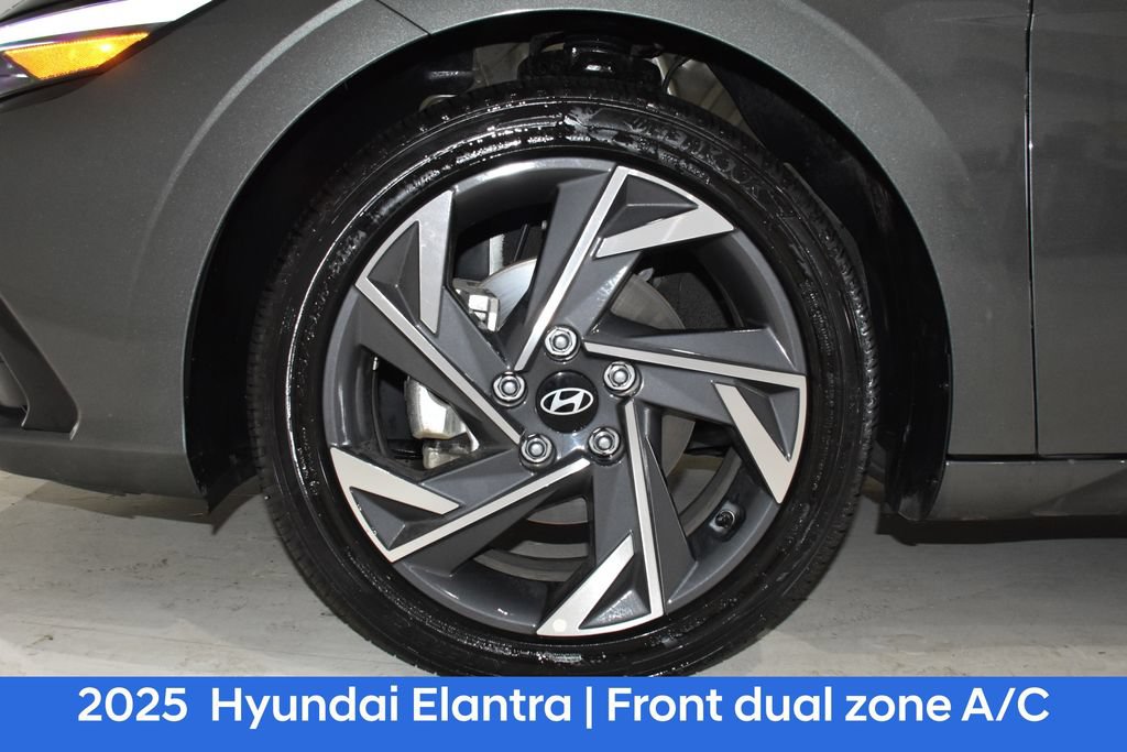 Used 2025 Hyundai Elantra Limited FWD image 7