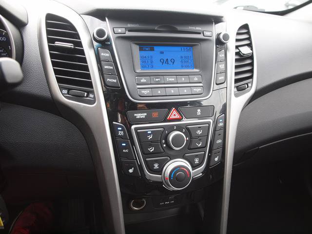 Used 2016 Hyundai Elantra GT FWD image 10