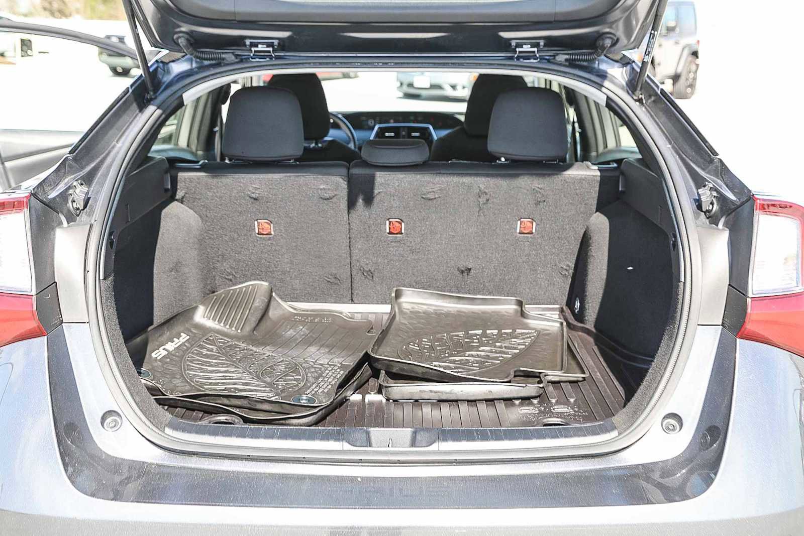 Used 2020 Toyota Prius LE image 25