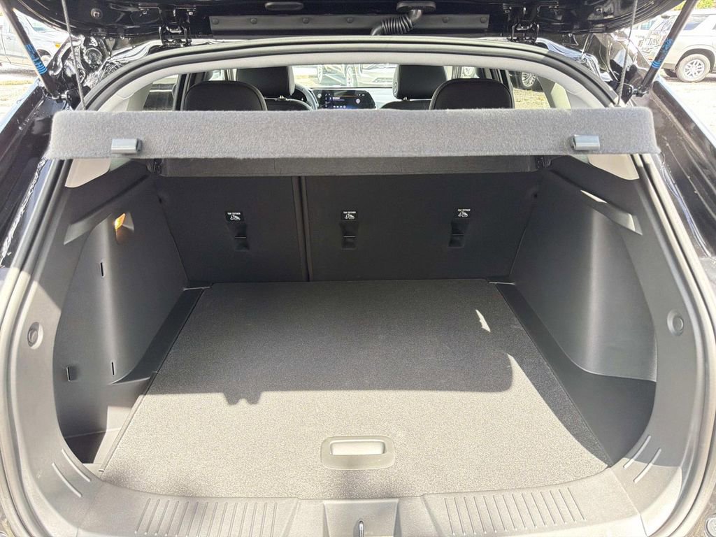 New 2026 Chevrolet Trax LT w/ LT Convenience Package FWD image 9