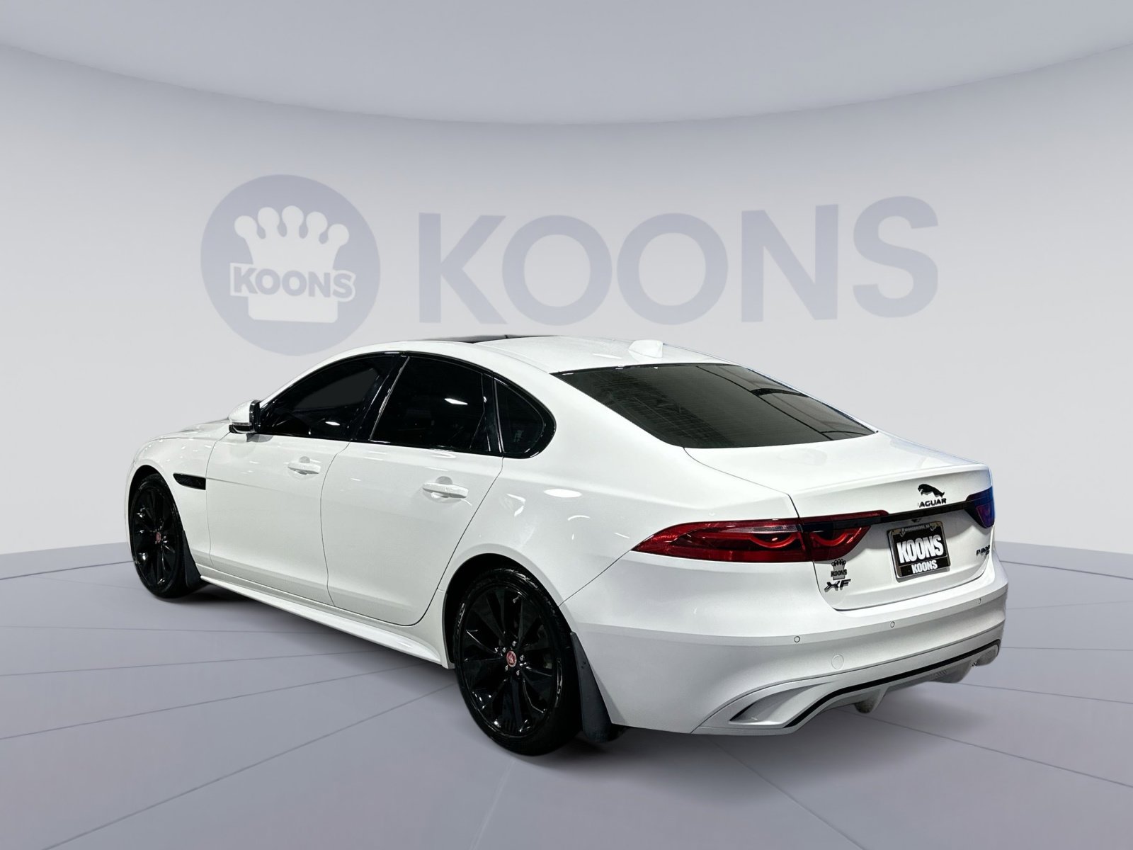 Used 2022 Jaguar XF R-Dynamic SE image 4