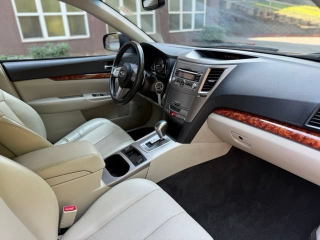 Used 2011 Subaru Outback 2.5i Limited AWD/4WD image 16