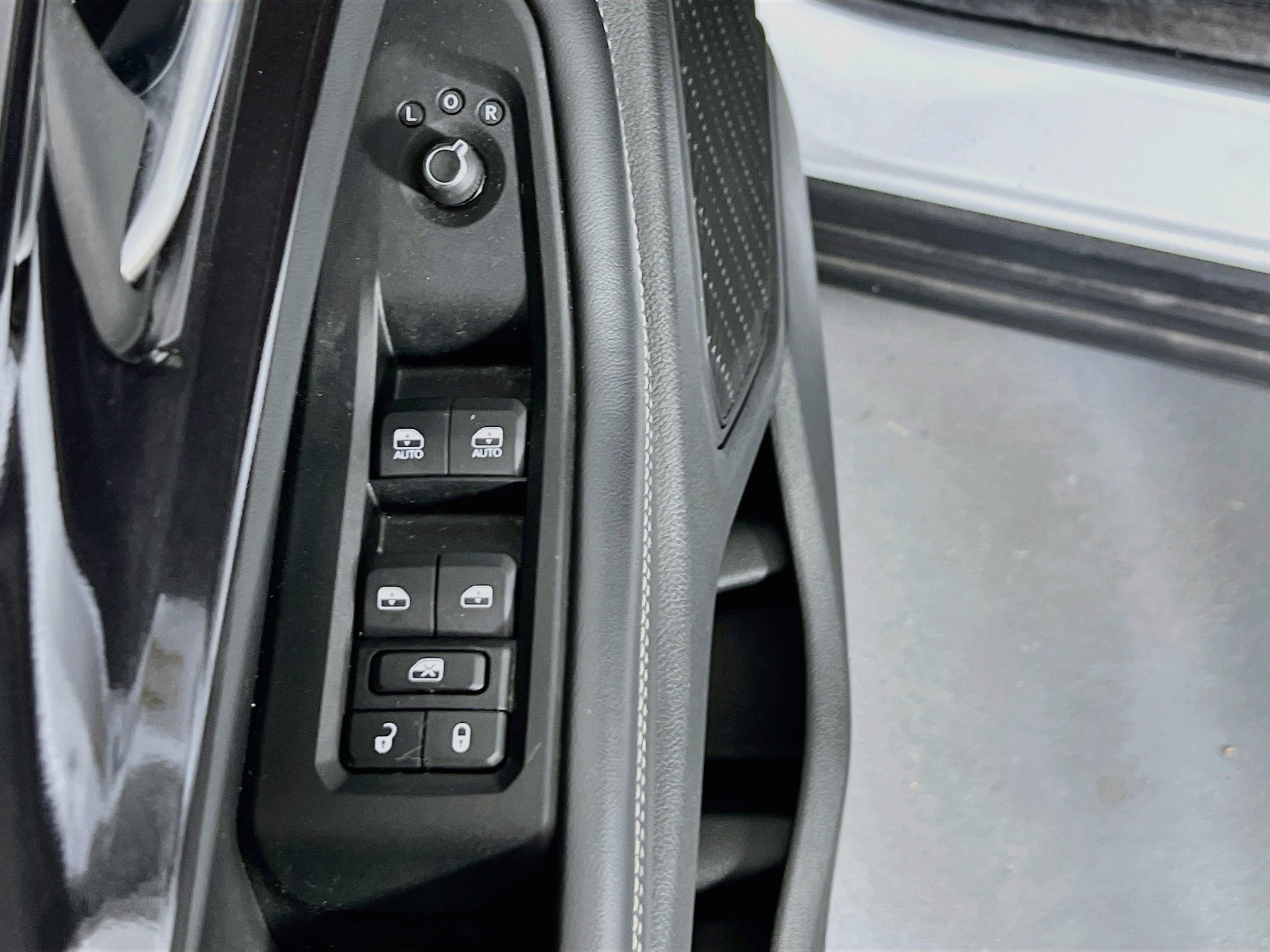 Used 2023 Jeep Grand Cherokee Laredo AWD/4WD image 17