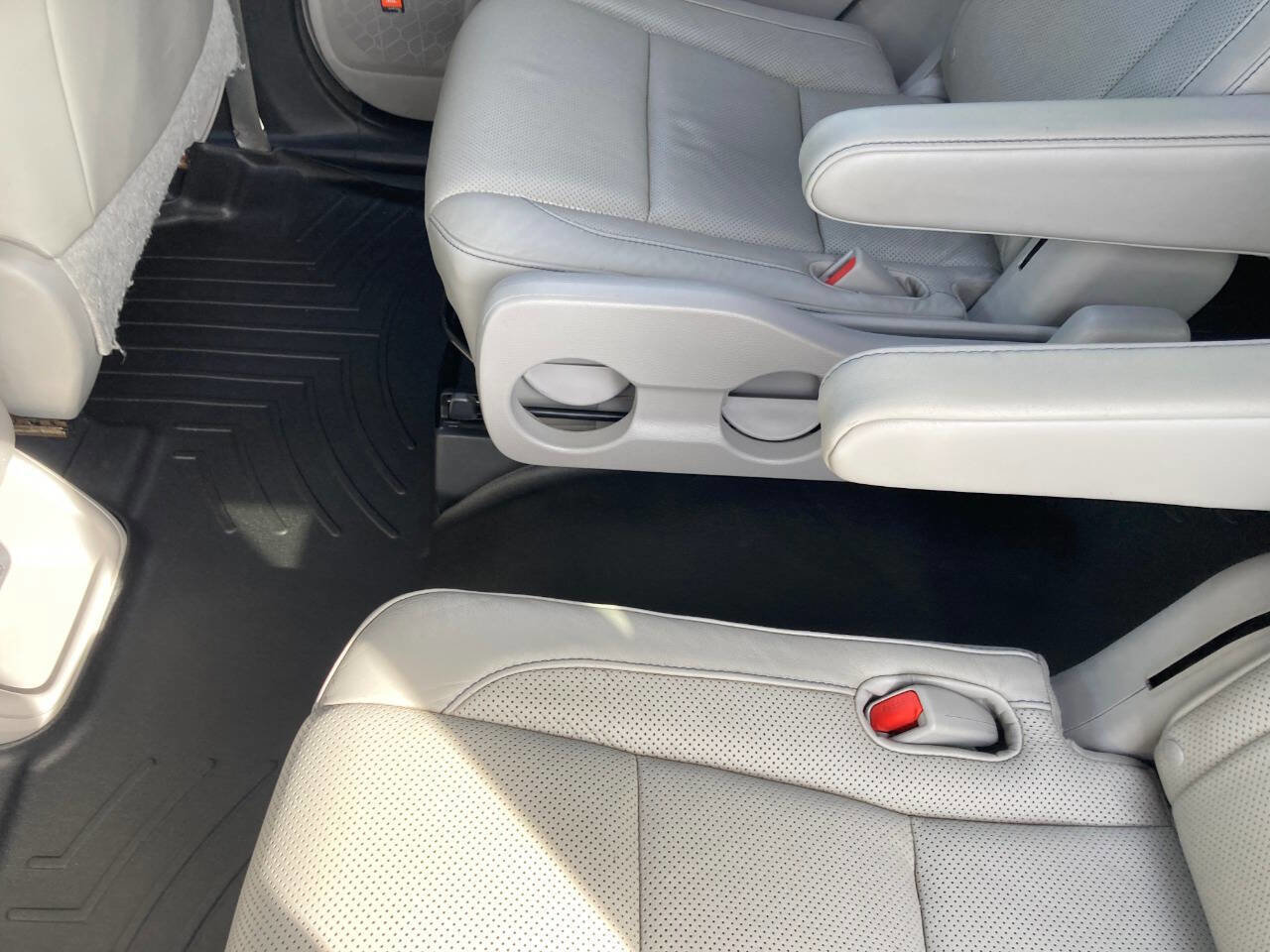 Used 2015 Toyota Highlander Limited AWD/4WD image 34