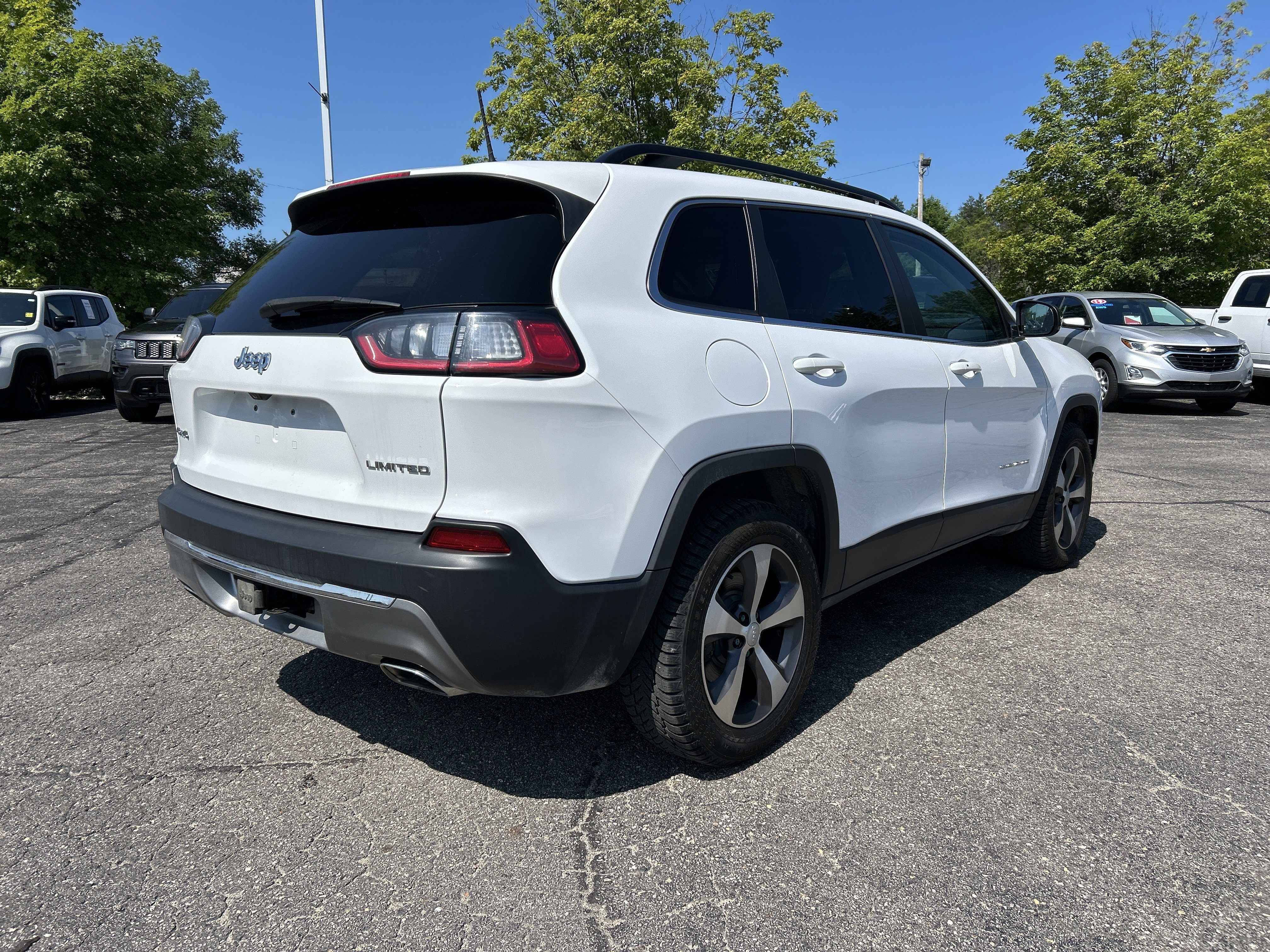Used 2022 Jeep Cherokee Limited w/ Sun & Sound Group AWD/4WD image 4