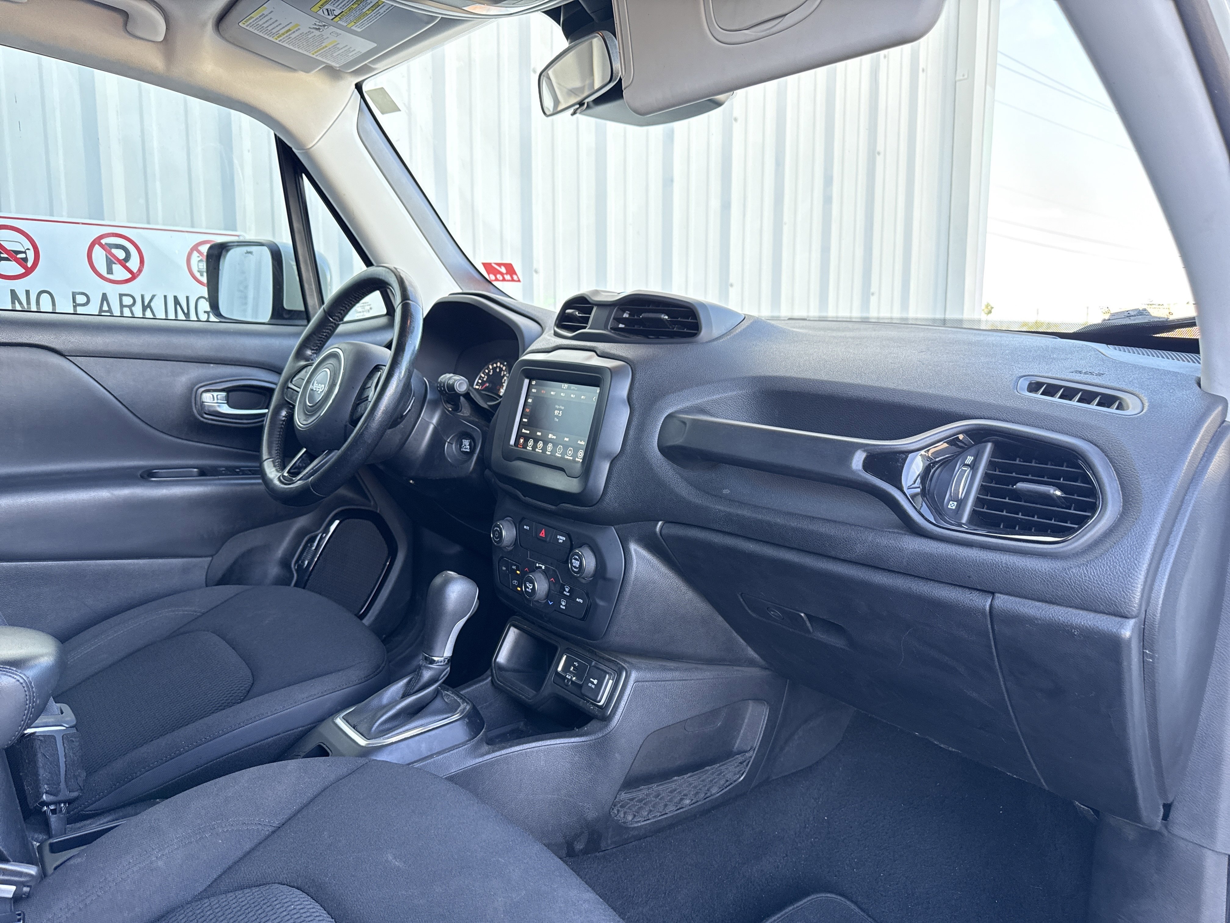 Used 2018 Jeep Renegade Altitude image 41