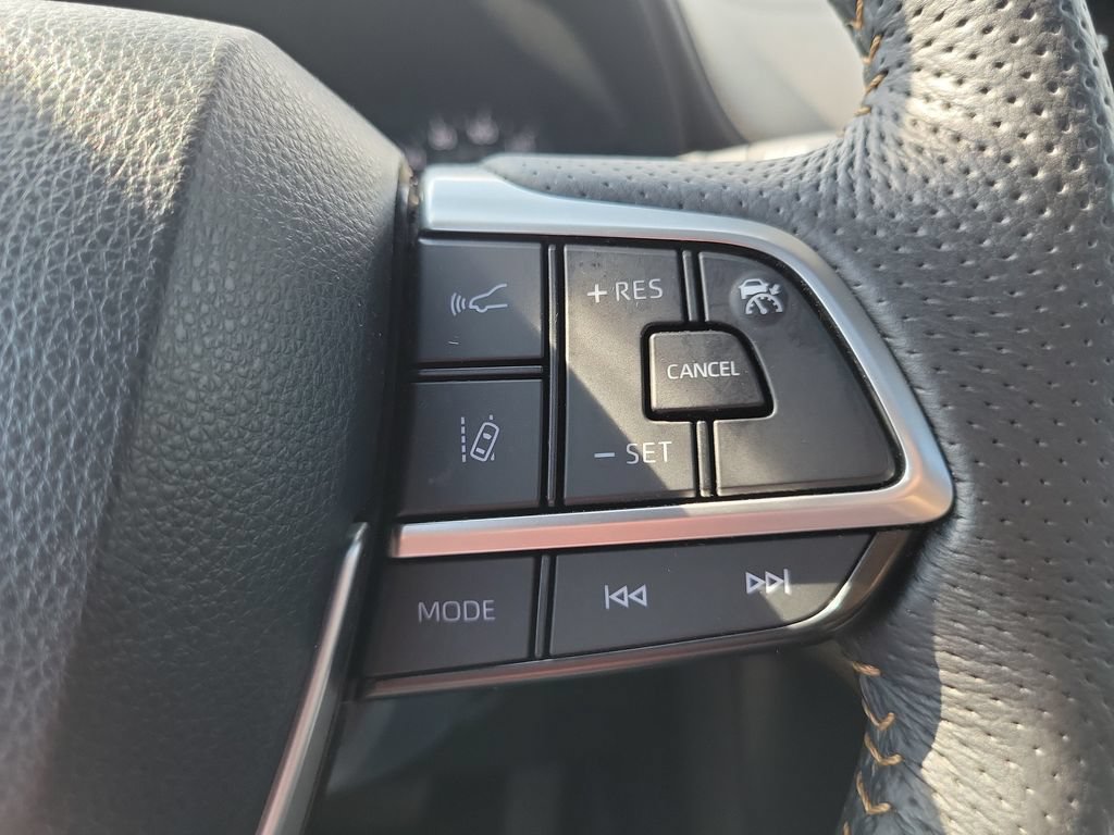 Used 2023 Toyota Sienna XLE Woodland Edition AWD/4WD image 33