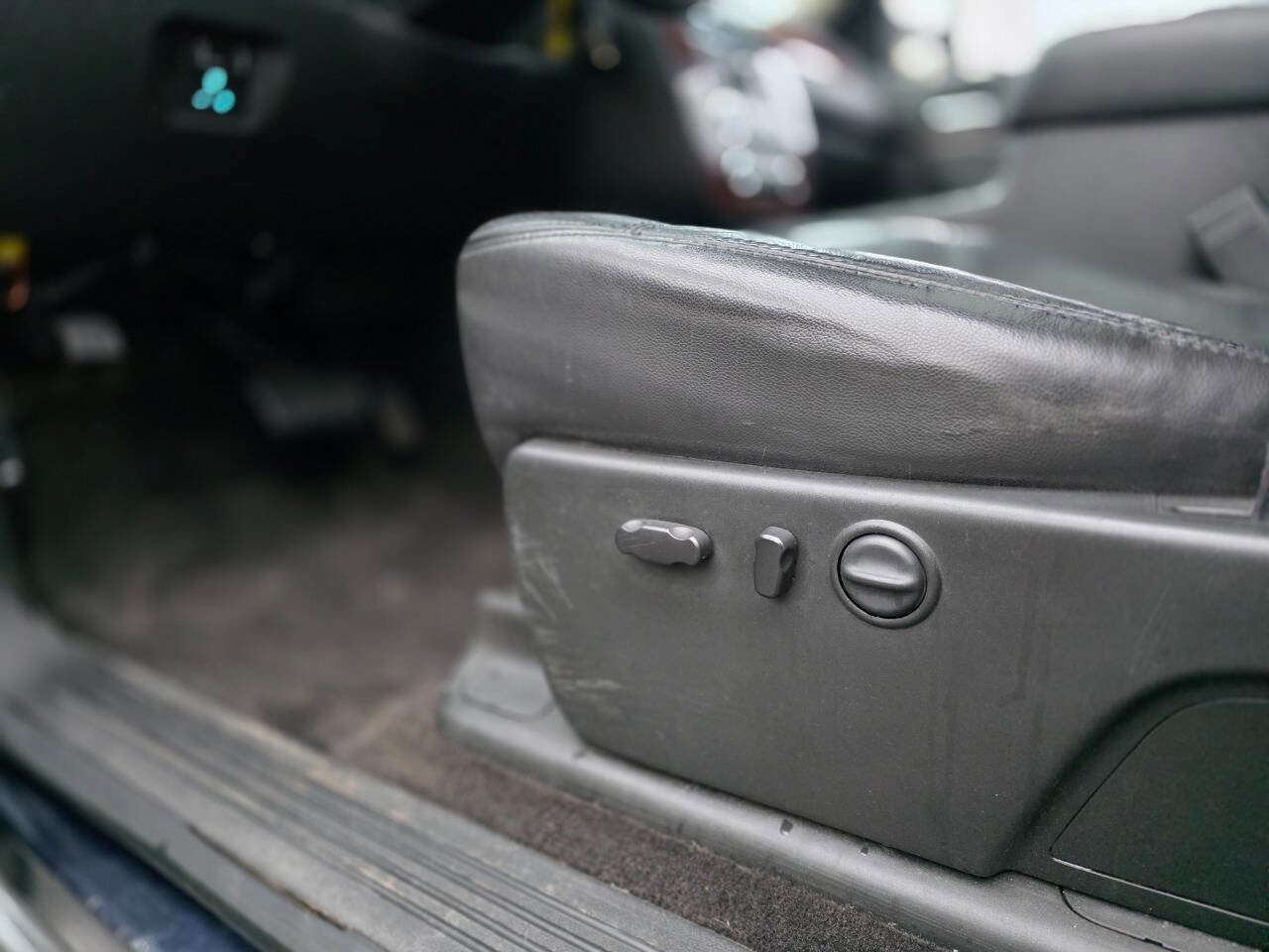 Used 2011 Chevrolet Silverado 3500 LTZ image 32