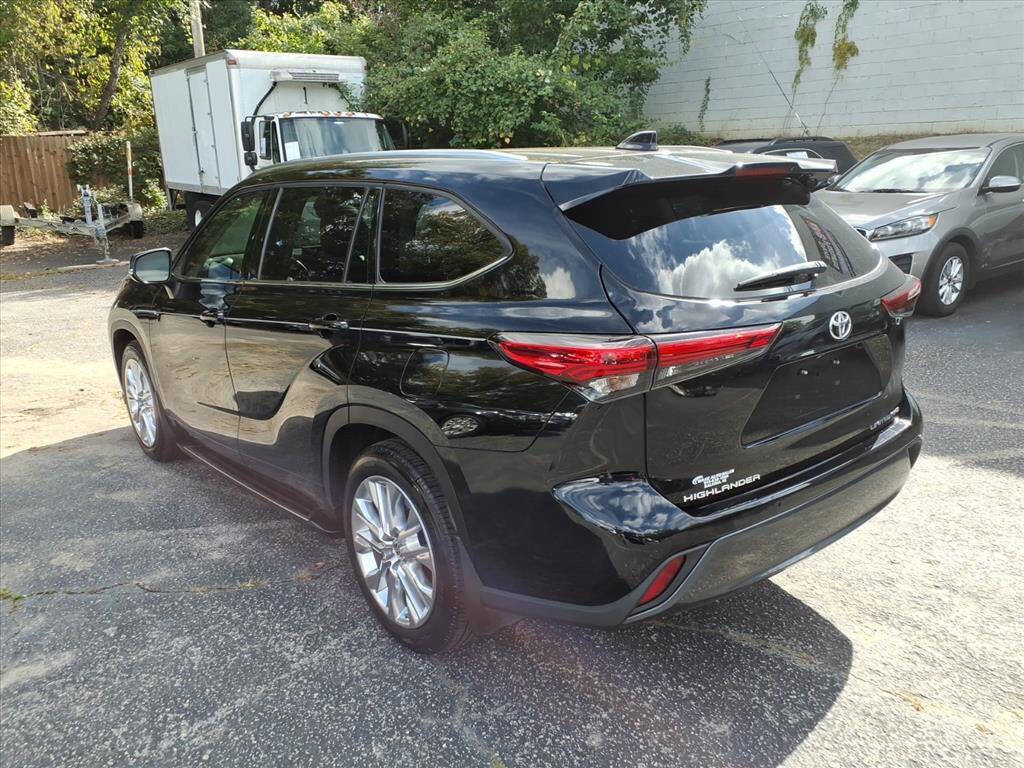 Used 2021 Toyota Highlander Limited AWD/4WD image 7