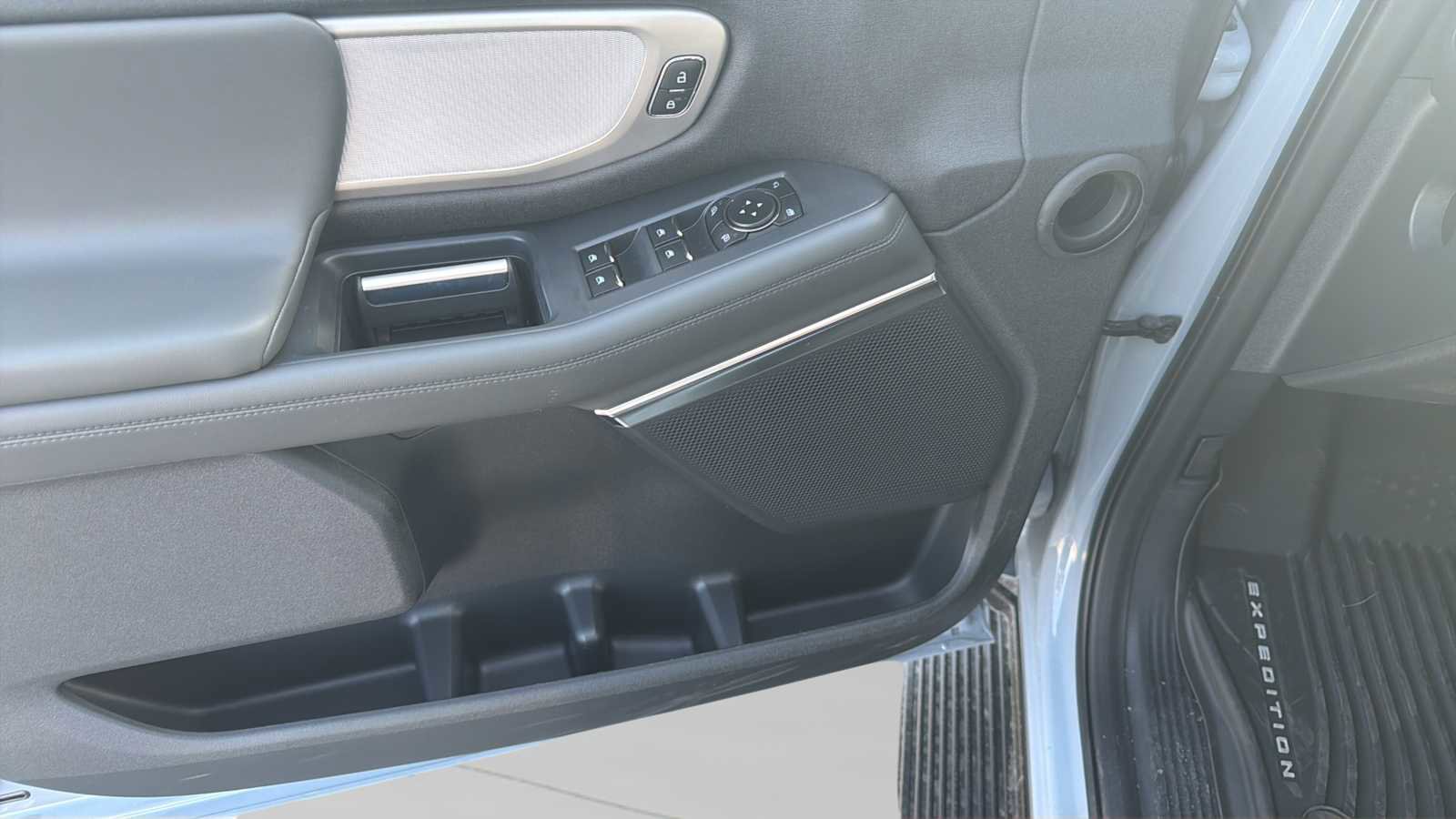 Used 2026 Ford Expedition Active image 39