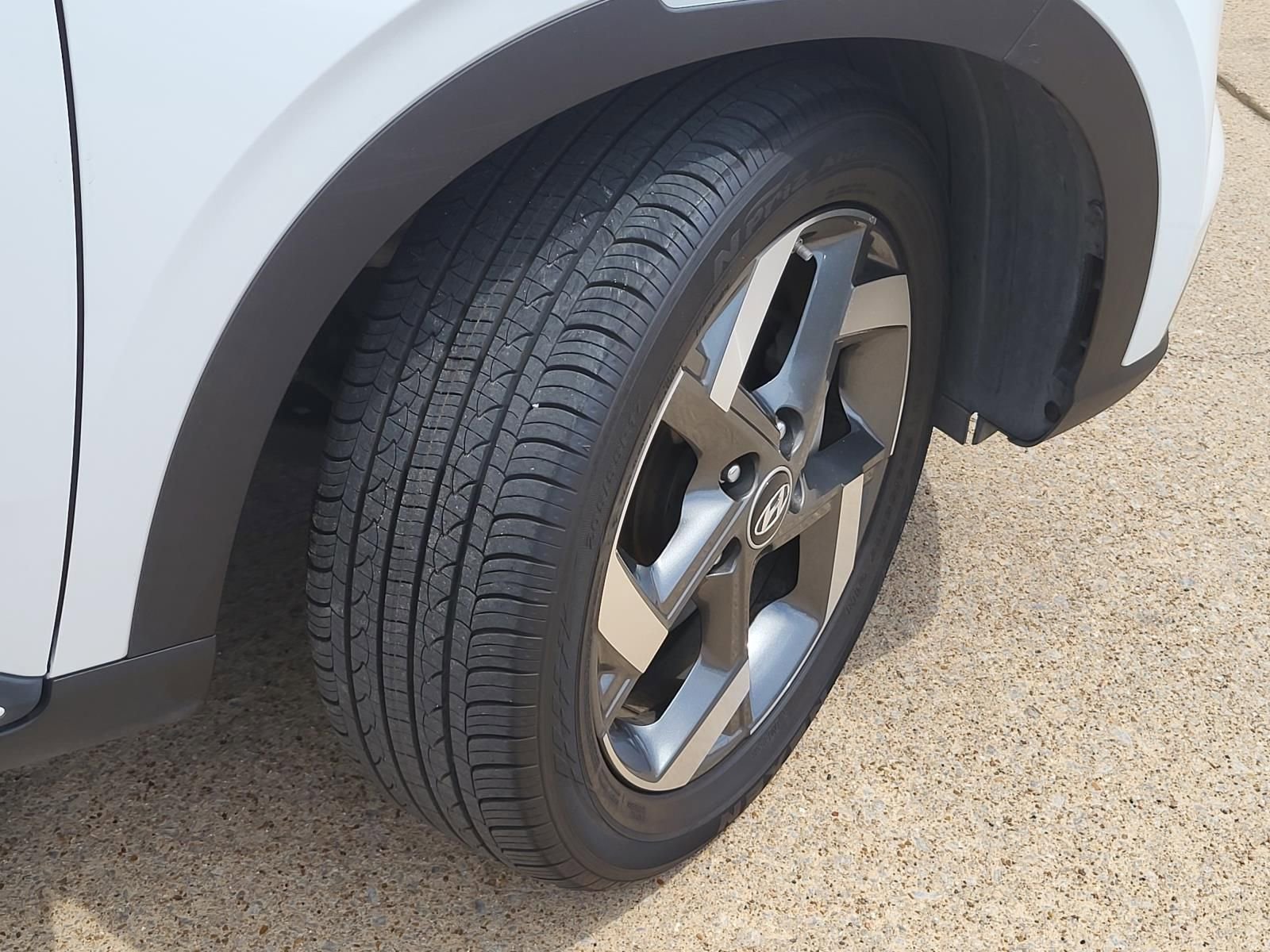 Certified 2024 Hyundai Venue Limited FWD image 5