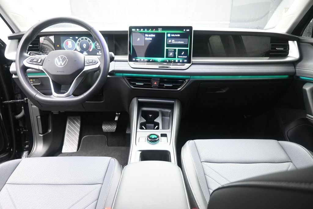 Used 2025 Volkswagen Tiguan SE FWD image 9