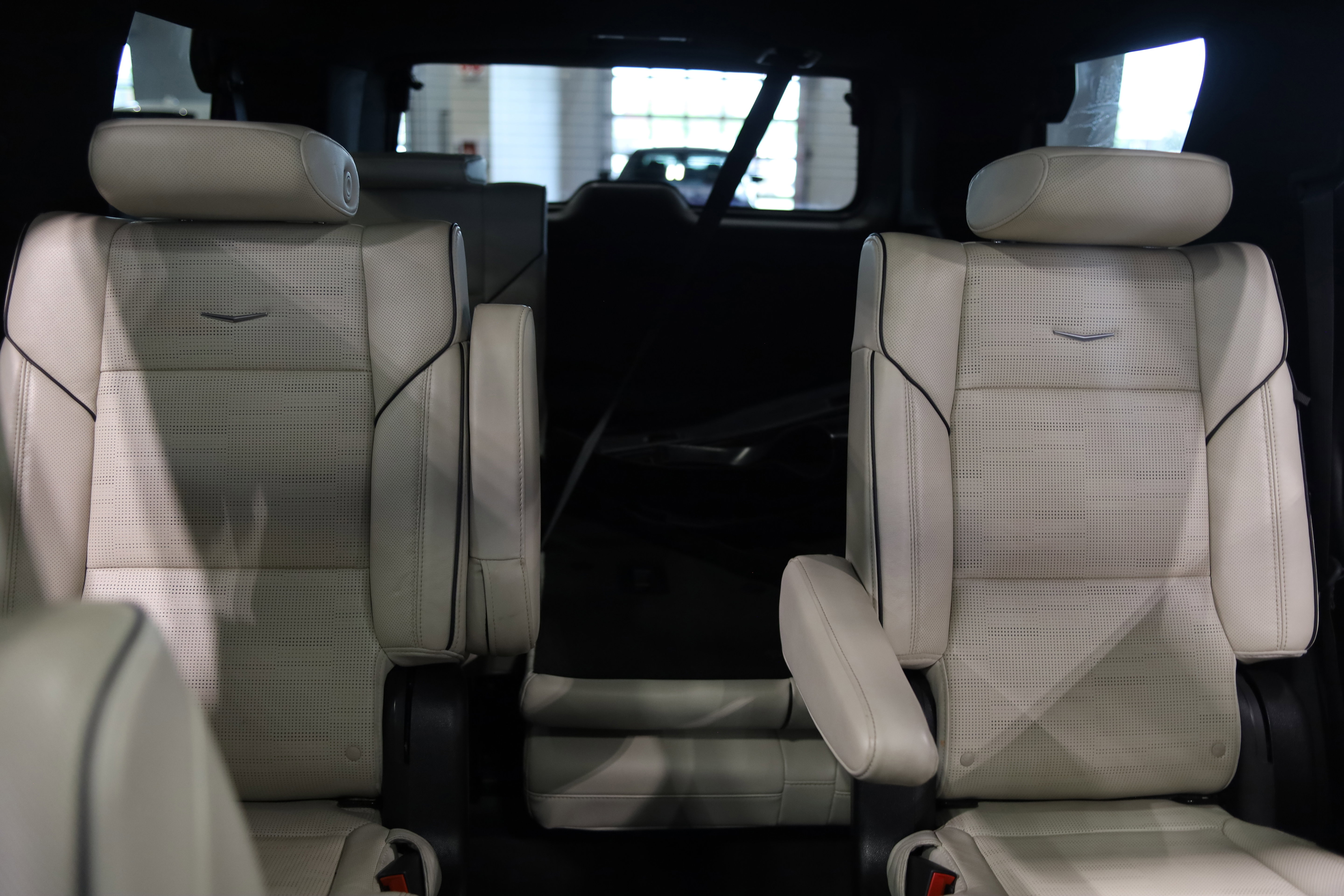 Used 2022 Cadillac Escalade Sport w/ Touring Package AWD/4WD image 33