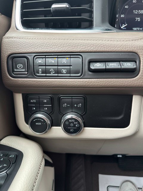Used 2023 GMC Yukon XL Denali AWD/4WD image 19
