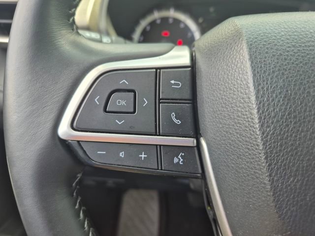 Used 2024 Toyota Highlander LE FWD image 21