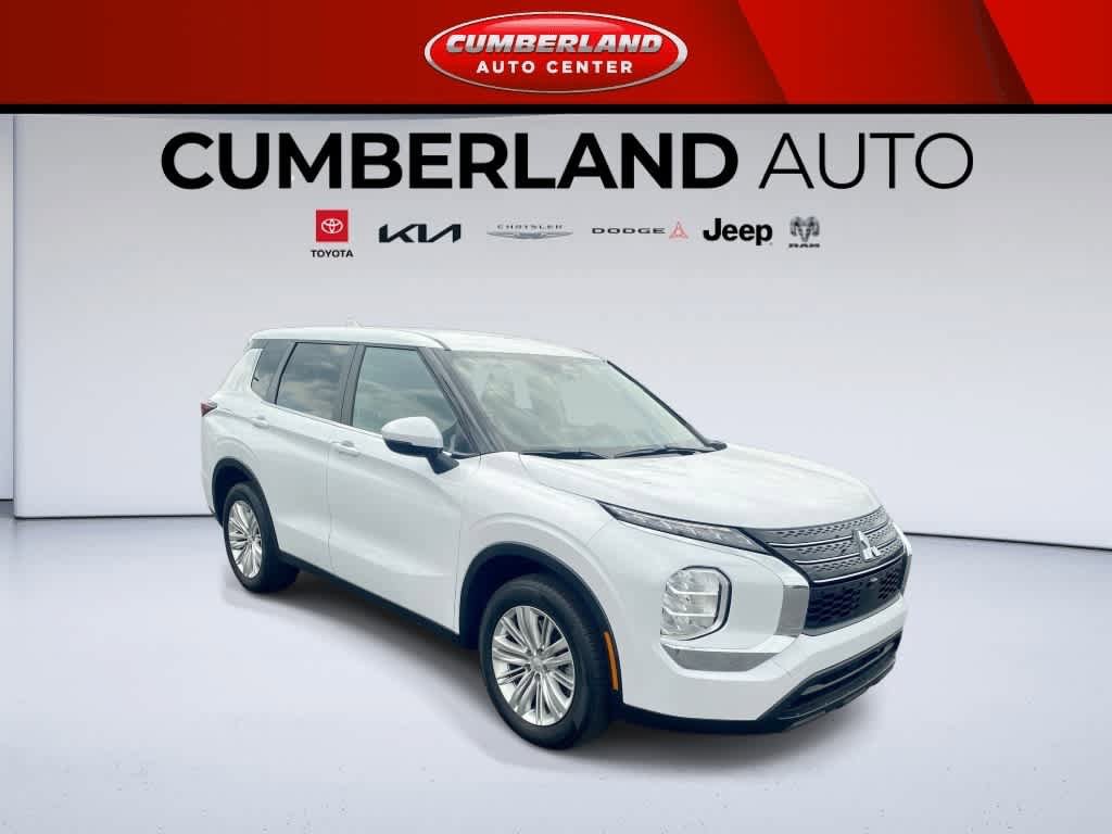 Used 2023 Mitsubishi Outlander ES FWD image 1